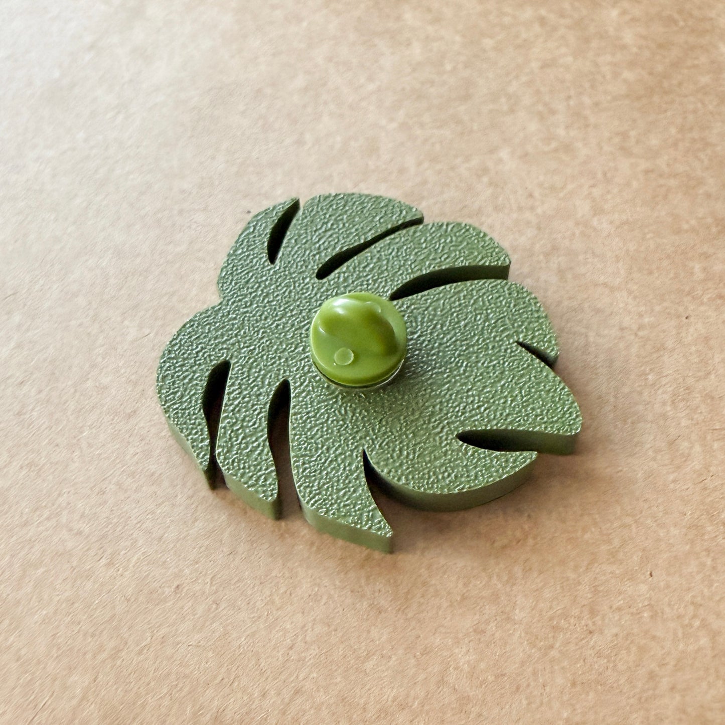 Monstera Pin